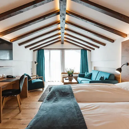 Готель Alpen &